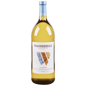 Woodbridge Chardonnay Lightly Oaked 1.5 L